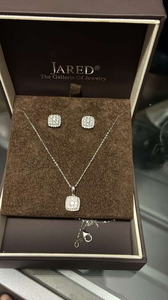 Juego aretes y cadena JARED DIAMOND 14K